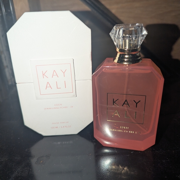 HUDA BEAUTY Other - Kay Ali Eden Sparkling Lychee 39